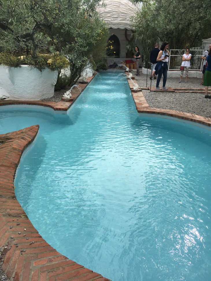 Dalí Swimming Pool